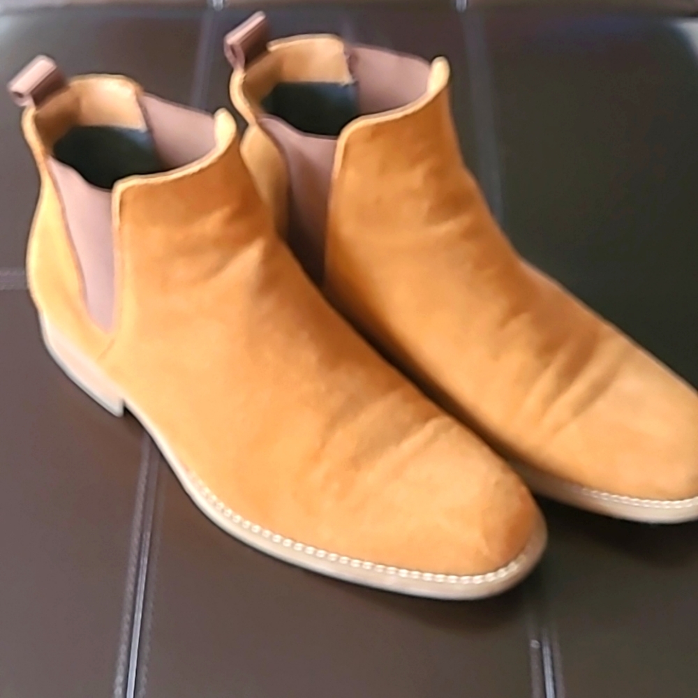 Men's brown Chelsea boots